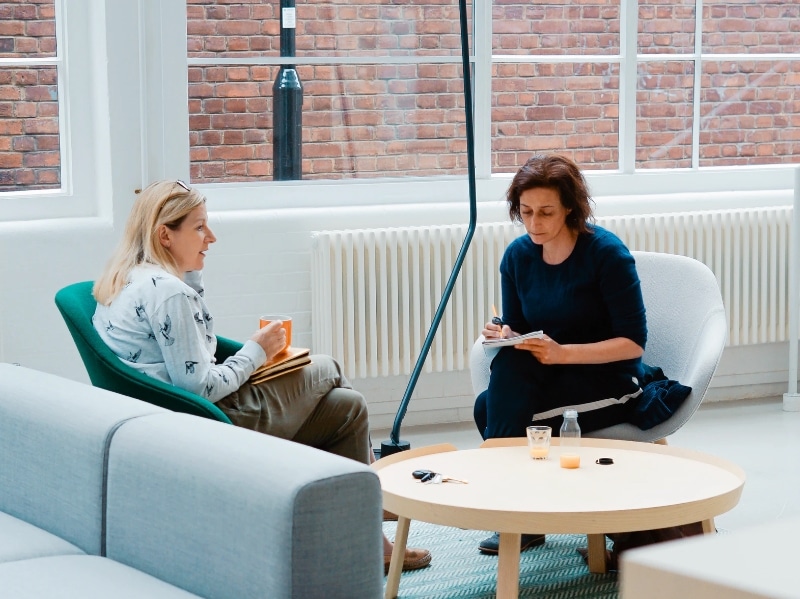 2 women meeting writing notes