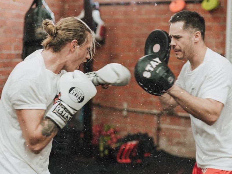 two men boxing