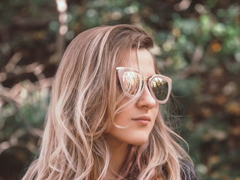 woman with sunglasses