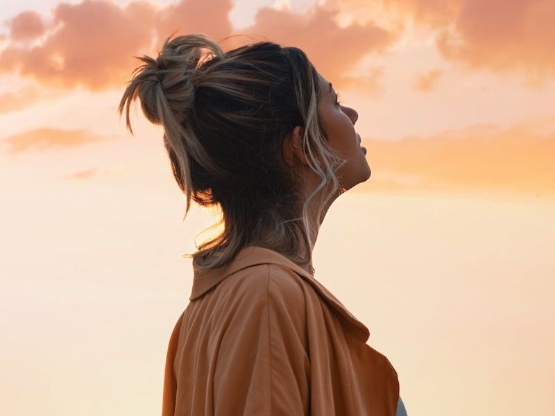 women looking in the sky